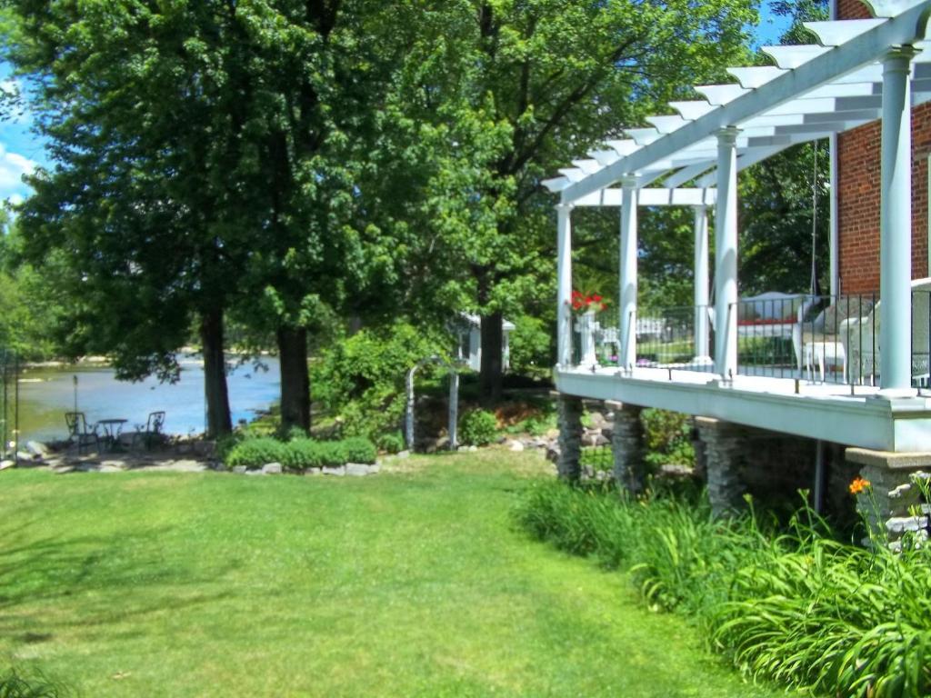 The Rivers Edge Executive Suites Tiffin Esterno foto