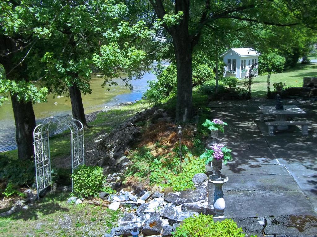 The Rivers Edge Executive Suites Tiffin Esterno foto